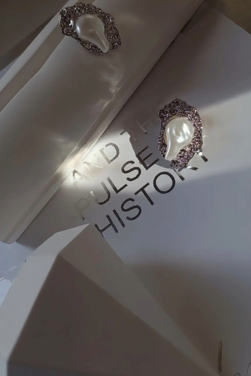 جدیدترین گوشواره آبکاری نقره مدل مروارید دفرمه در سال ۲۰۲۵