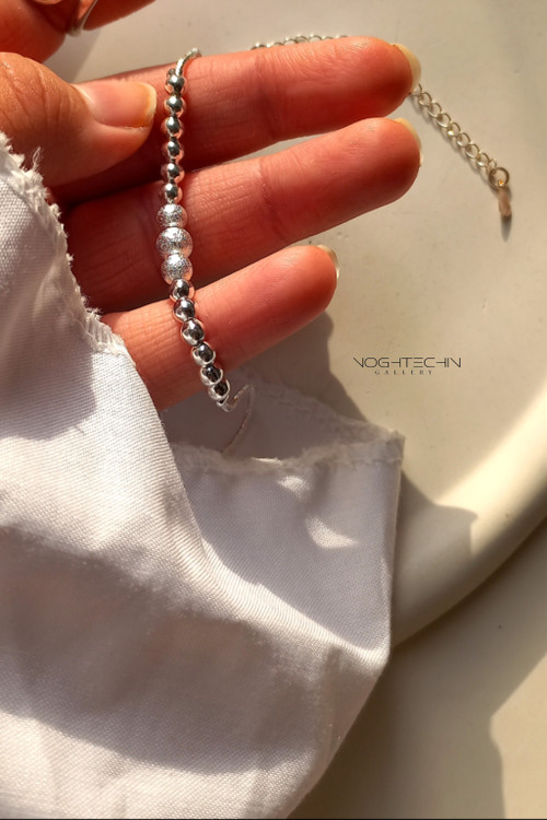 دستبند زنانه مدل گوی آبکاری نقره رنگ ثابت وارزان