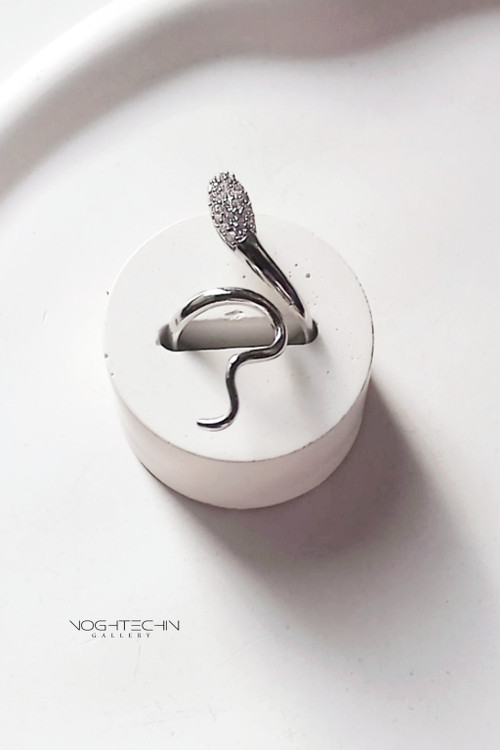 خرید انگشتر خاص زنانه استیل با قیمت مناسب