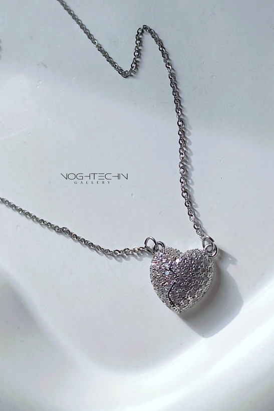 گردنبند زنانه فول نگین مدل قلب شکسته