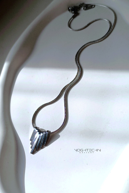 جدیدترین گردنبند مثلثی نقره در سال ۲۰۲۵