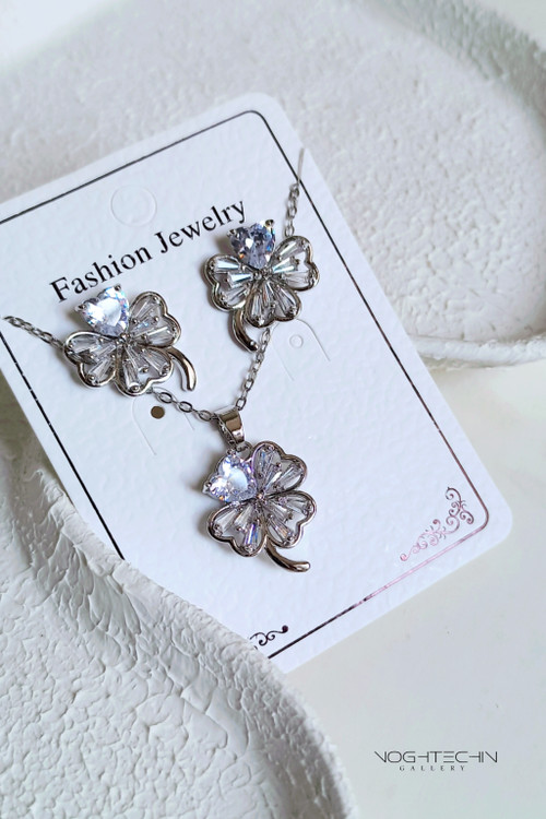 خرید نیم ست جواهری فانتزی مدل گل چهاربرگ رنگ ثابت وقیمت مناسب