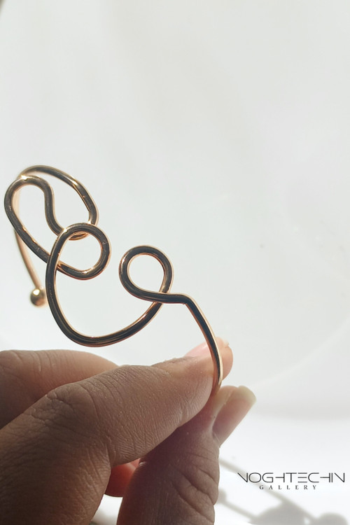 دستبند زنانه جدید وخاص طرح طلا با کیفیت بالا