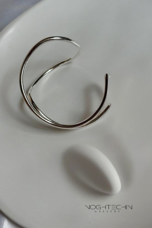 خرید دستبند خاص وبزرگ نقره با قیمت مناسب