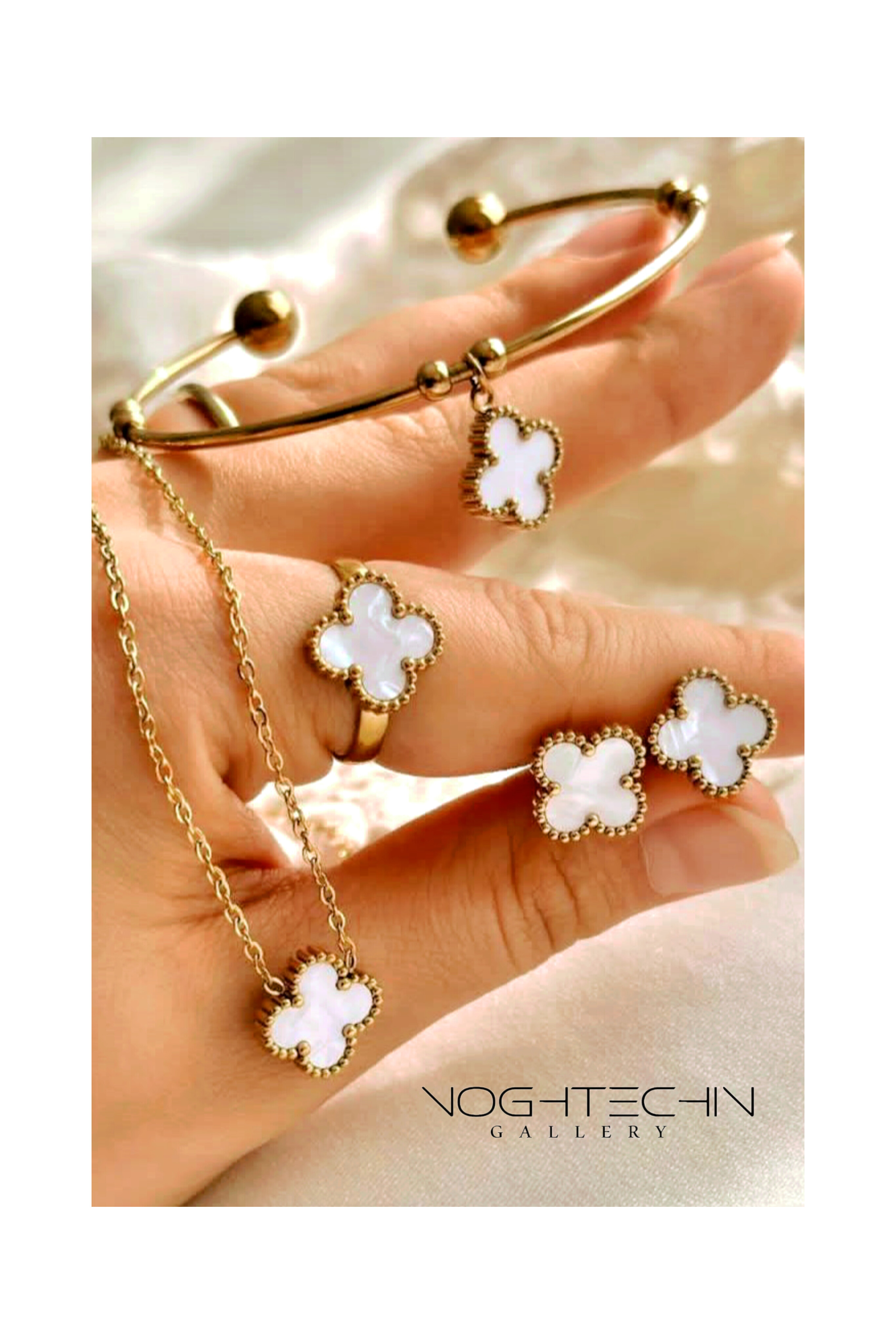 بنگل جدید زنانه مدل ونکلیف طرح طلا با قیمت مناسب