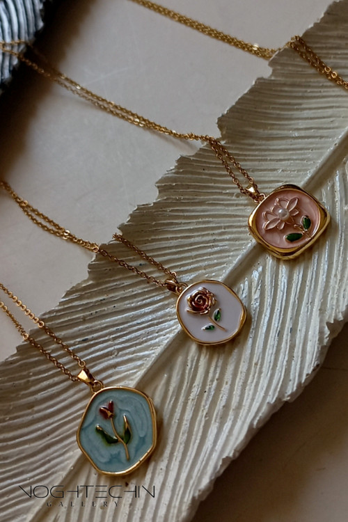 خرید گردنبند زنانهمدل گل مینیاتوری