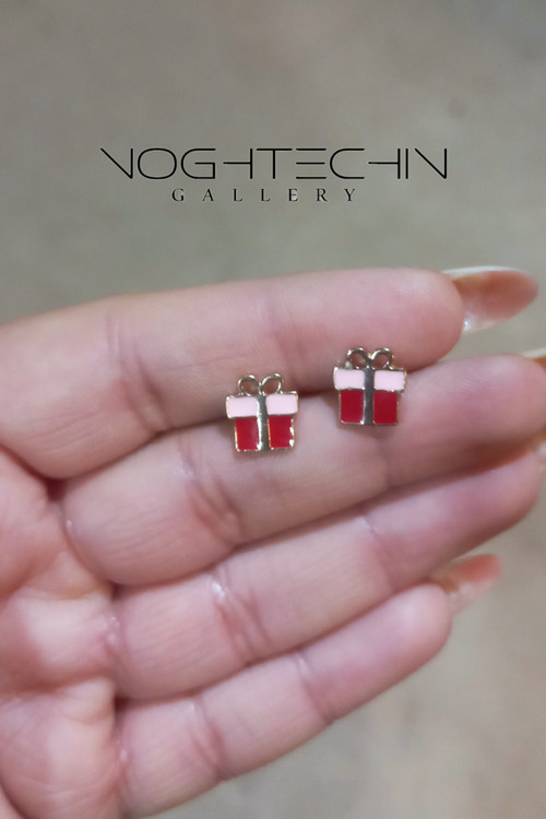 سفارش گوشواره دخترانه ظریف مدل جعبه هدیه با قیمت ارزان