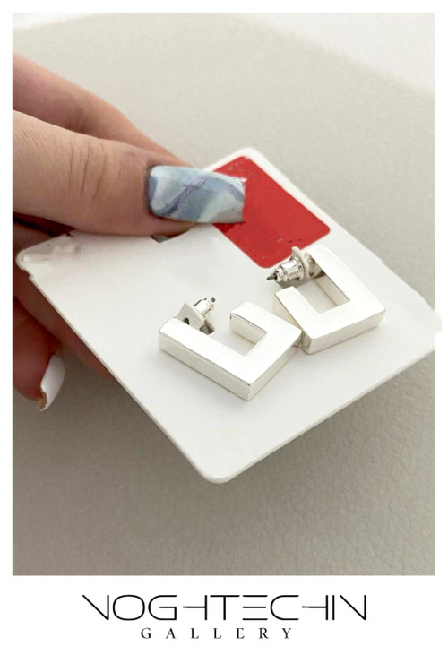 خرید گوشواره زنانه ساده وشیکمدل مستطیل نقره ای با قیمت مناسب