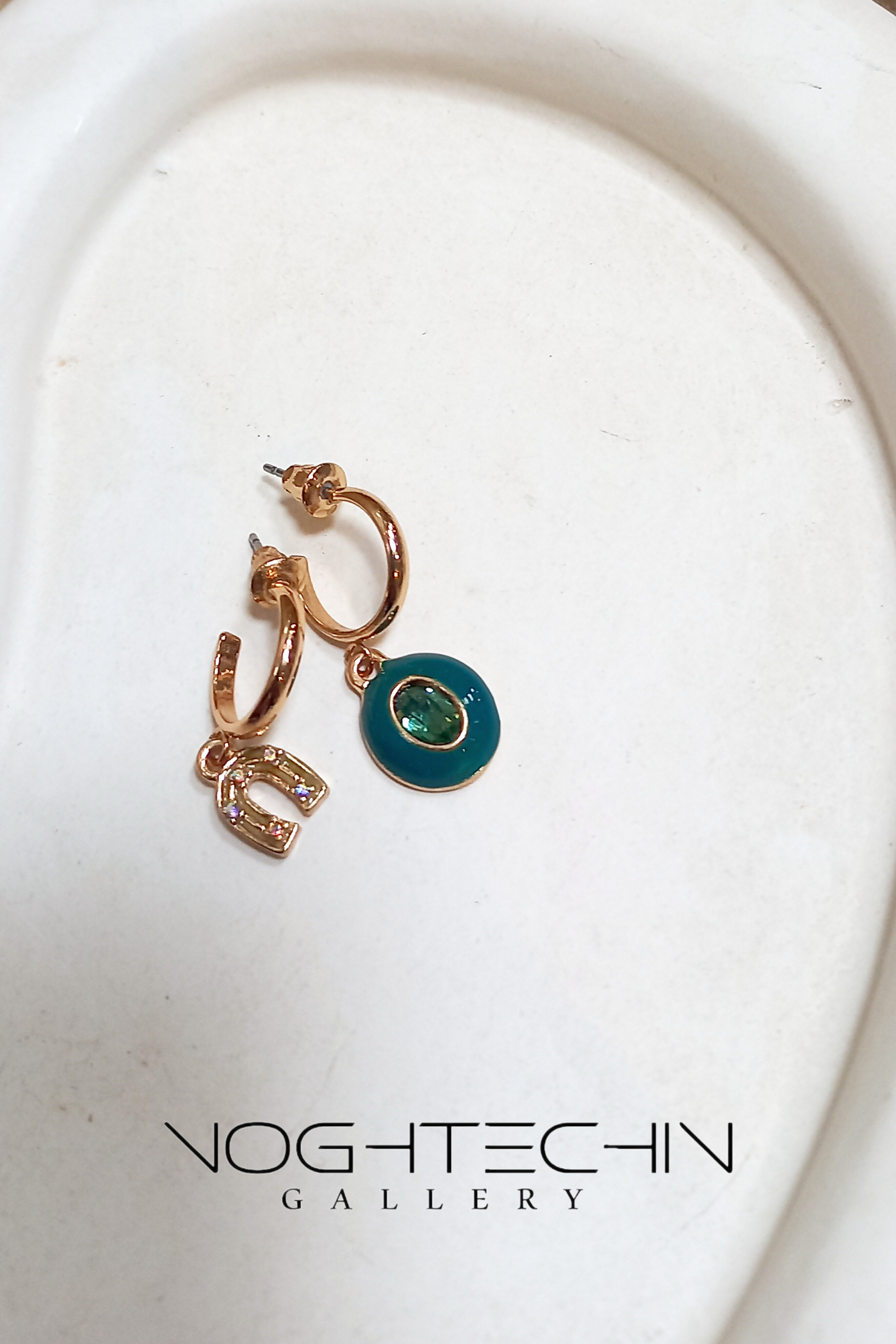 خرید گوشواره زنانه ترند وخاص مدل نعل ونگین سبز میناکاری با قیمتمناسب