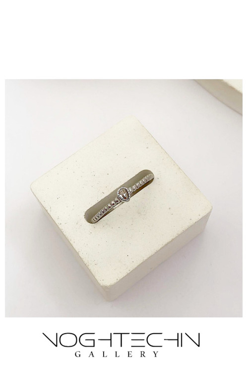 خرید انگشترزنانه استیل خاص ومینیمال مدل تک نگین با قیمت مناسب،