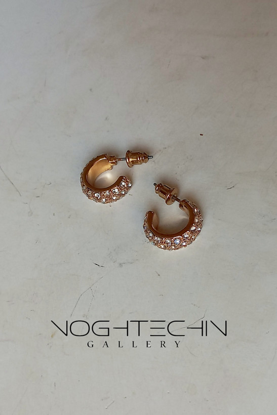 گوشواره زنانه برند سیکس مدل حلقه ای فول نگین طرح طلا وارداتی